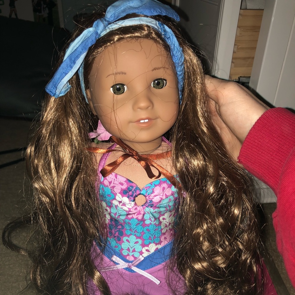 2011 American girl kanani  w/ outfits& book